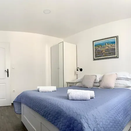 Ana Sea View Apartment *